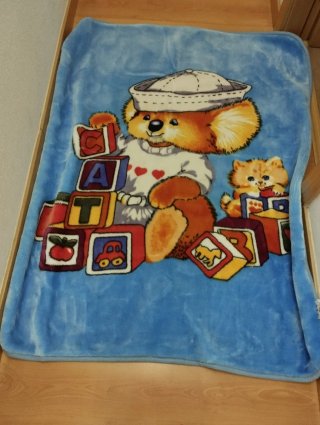 Manta de cuna con osito y bloques