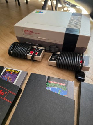 Consola Nintendo NES con 2 mandos