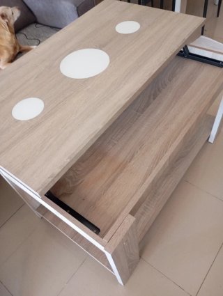 Mesa de centro elevable con detalles de cristal