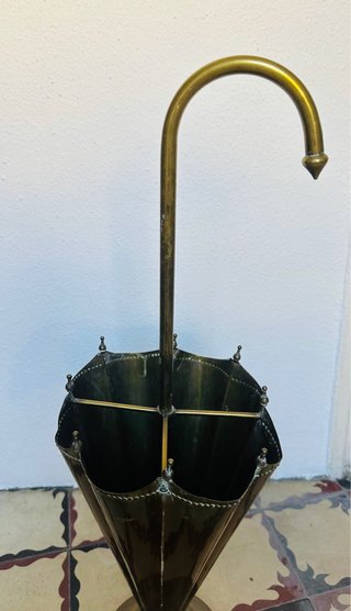 Paragüero de metal dorado