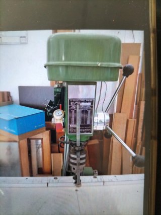 Taladro de columna verde