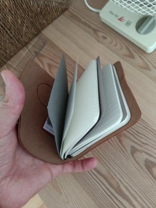 Libreta de viaje con mapa del mundo