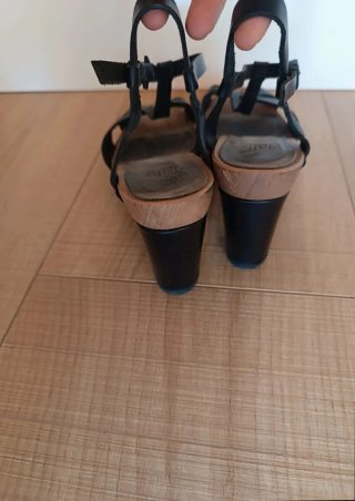 Sandalias Vialis T-Strap Tacón Madera