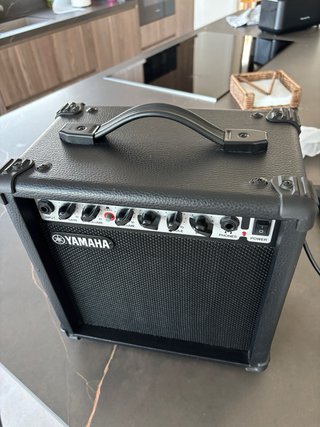 Amplificador Guitarra Yamaha GA-15