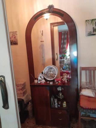 Mueble de entrada de madera y cristal