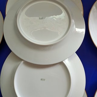 Vajilla de porcelana con peces y flores