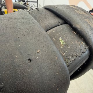 Neumáticos Kart Vega Verde y Blanca