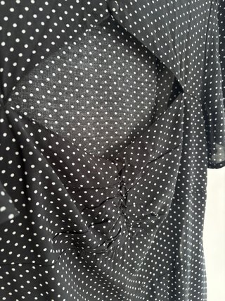 Vestido negro lunares blancos