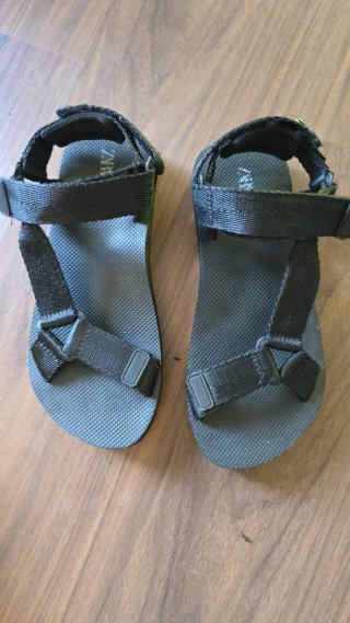 Sandali neri per bambini