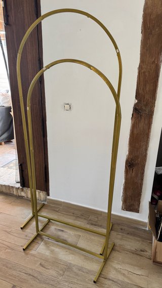 Arcos decorativos dorados para eventos
