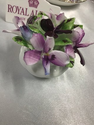 Royal Albert Flower of the Month series FEBRERO