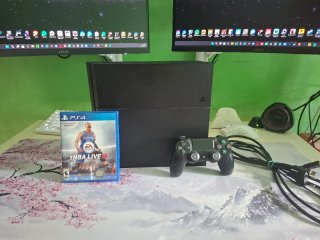 PS4 500GB Negra + Mando + NBA Live 16