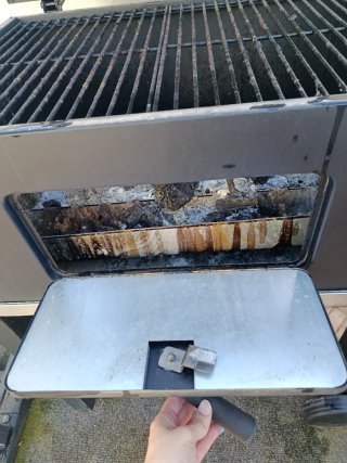 Barbacoa Negra y Plateada