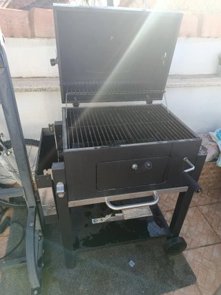 Barbacoa Negra y Plateada