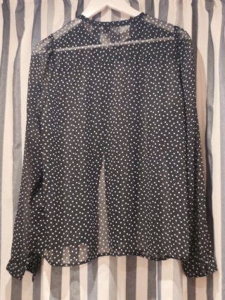 Camisa transparente de topitos negra
