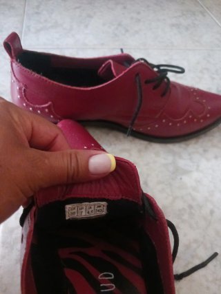 Mocasines mujer burdeos tachuelas