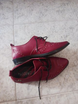 Mocasines mujer burdeos tachuelas