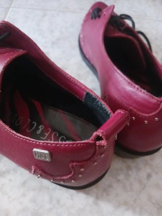 Mocasines mujer burdeos tachuelas