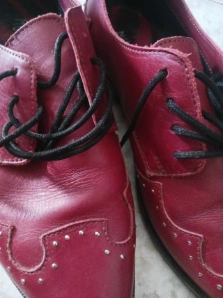 Mocasines mujer burdeos tachuelas