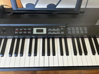 Piano Thomann DP-26 con banqueta