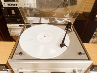 Equipo de música Sharp con tocadiscos