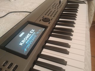 Korg Krome EX 61 + Extras