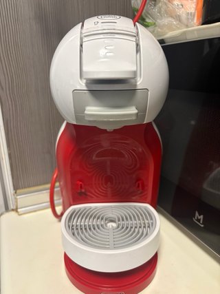 Cafetera Dolce Gusto Blanca y Roja