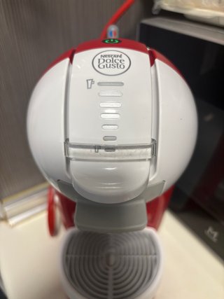 Cafetera Dolce Gusto Blanca y Roja