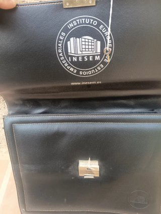 Maletín negro de piel