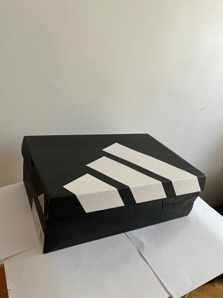 Caja Adidas Negra Vacía