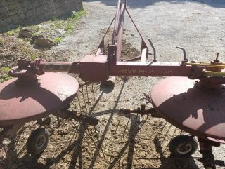 Rastrillo henificador agrícola