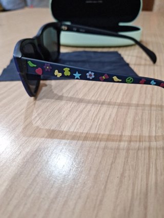 Gafas de sol Tous originales de mujer azules.