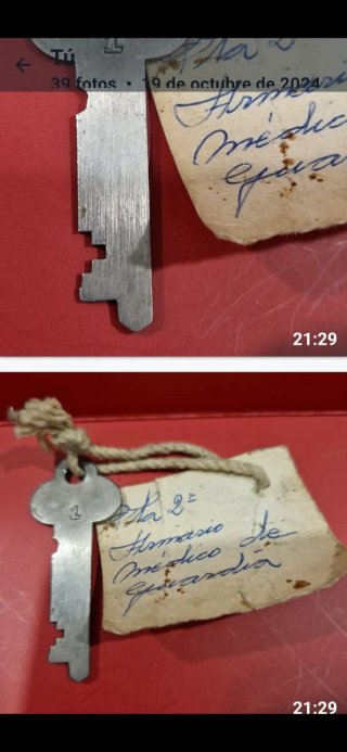 Llaves antiguas de metal para diferentes usos