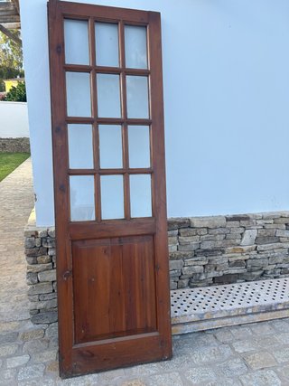 Puerta madera con cristales