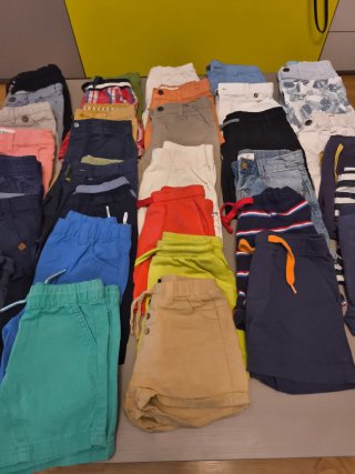 Lote de 35 pantalones cortos niño