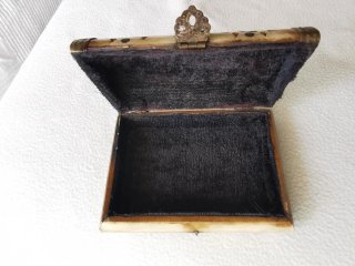 Antiguo joyero hueso y latón