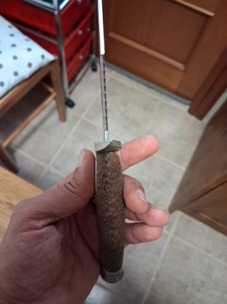 Cuchillo de ciervo con hoja de metal