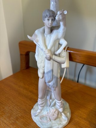Lámpara de mesa antigua de porcelana