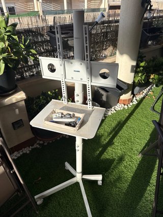 Soporte TV Bontec con ruedas
