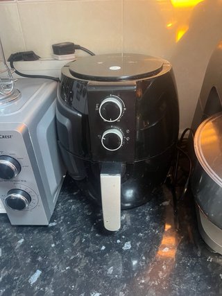 Varios electrodomésticos de cocina
