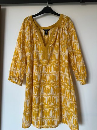 Lote 6 prendas: vestidos, blusas y falda