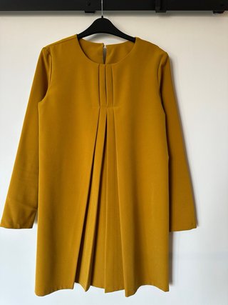 Lote 6 prendas: vestidos, blusas y falda