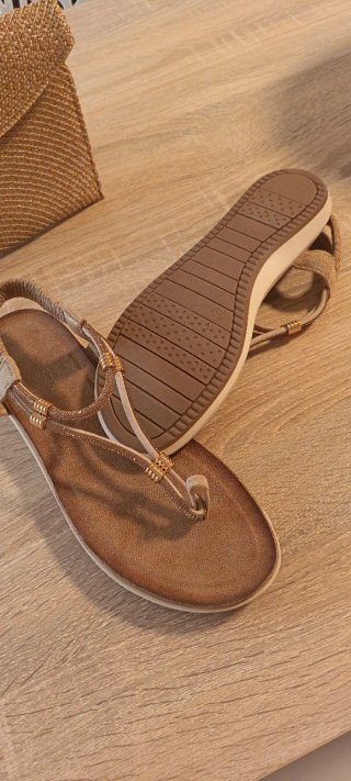 Lote sandalias, cartera y pendientes dorados