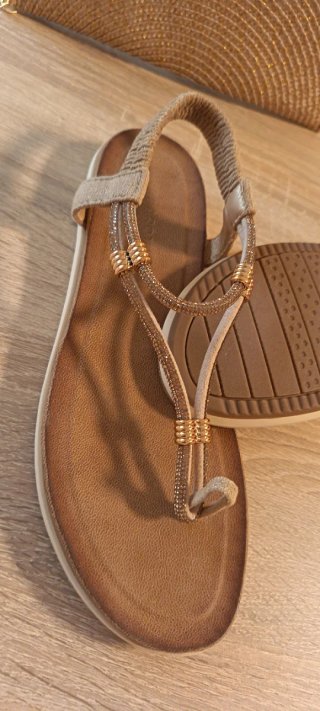 Lote sandalias, cartera y pendientes dorados