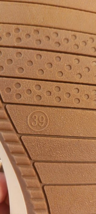 Lote sandalias, cartera y pendientes dorados
