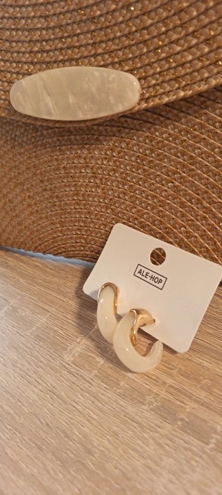 Lote sandalias, cartera y pendientes dorados