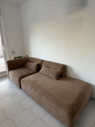 Sofá modular marrón tela.