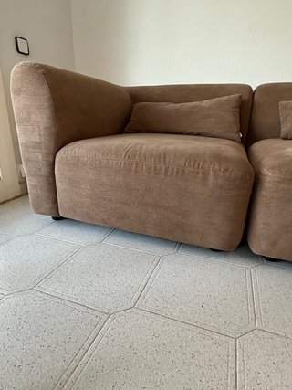 Sofá modular marrón tela.