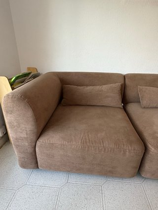 Sofá modular marrón tela.