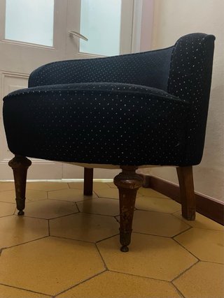 Butaca negra baja de tela